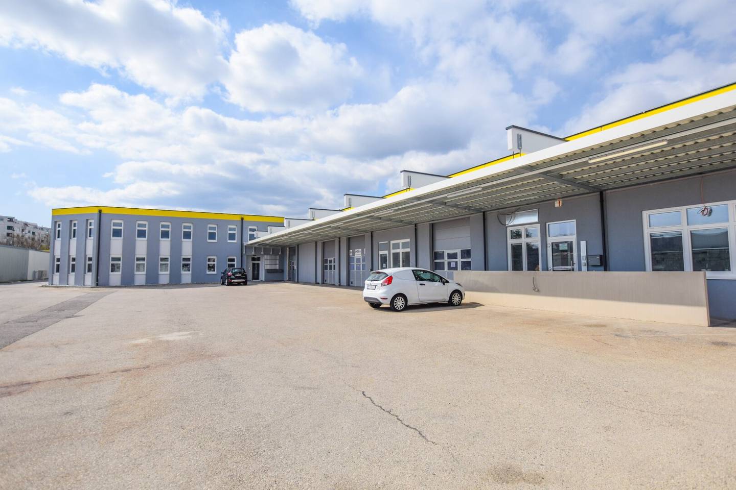 Office and storage space near U6-Perfektastraße station