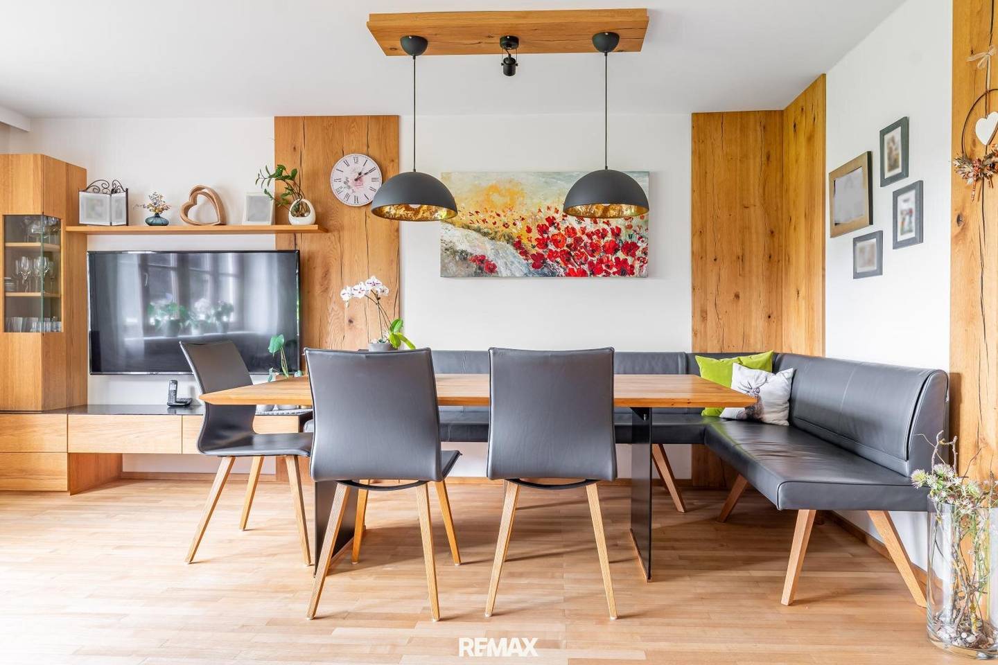 Zweifamilienhaus mit vielseitigem Gewerbebereich &amp; exklusivem Wellnesshaus