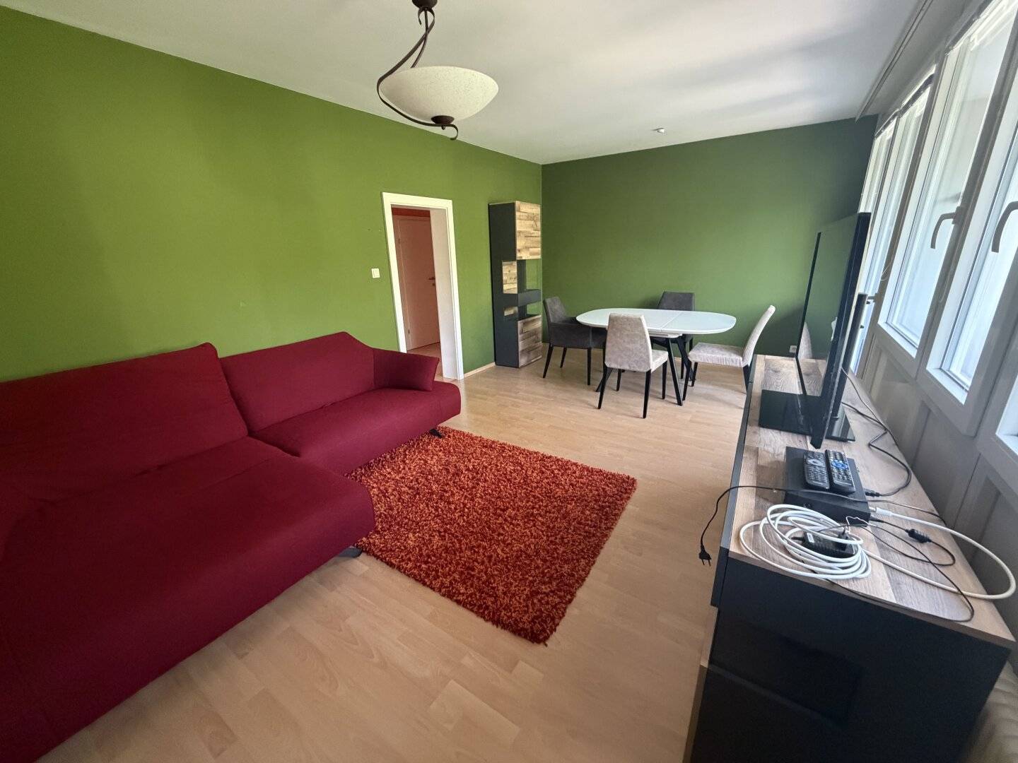 Top gepflegte 3 Zimmerwohnung mit Loggia und Parkplatz in absoluter Ruhelage in der Waldwiese