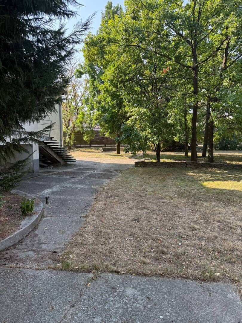 Exklusives Parkgrundstück 2734m2 mit Villa, Pool, Ateliergebäude &amp; zwei Zufahrten