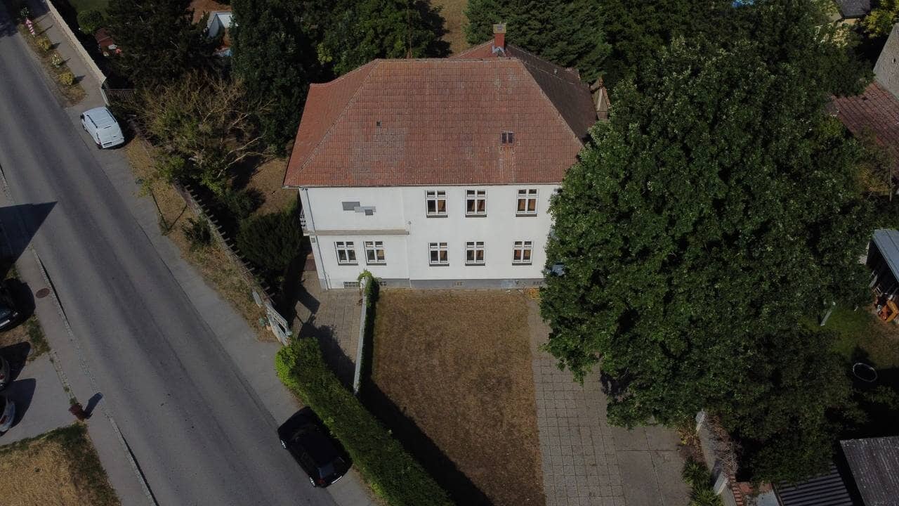 Exklusives Parkgrundstück 2734m2 mit Villa, Pool, Ateliergebäude &amp; zwei Zufahrten