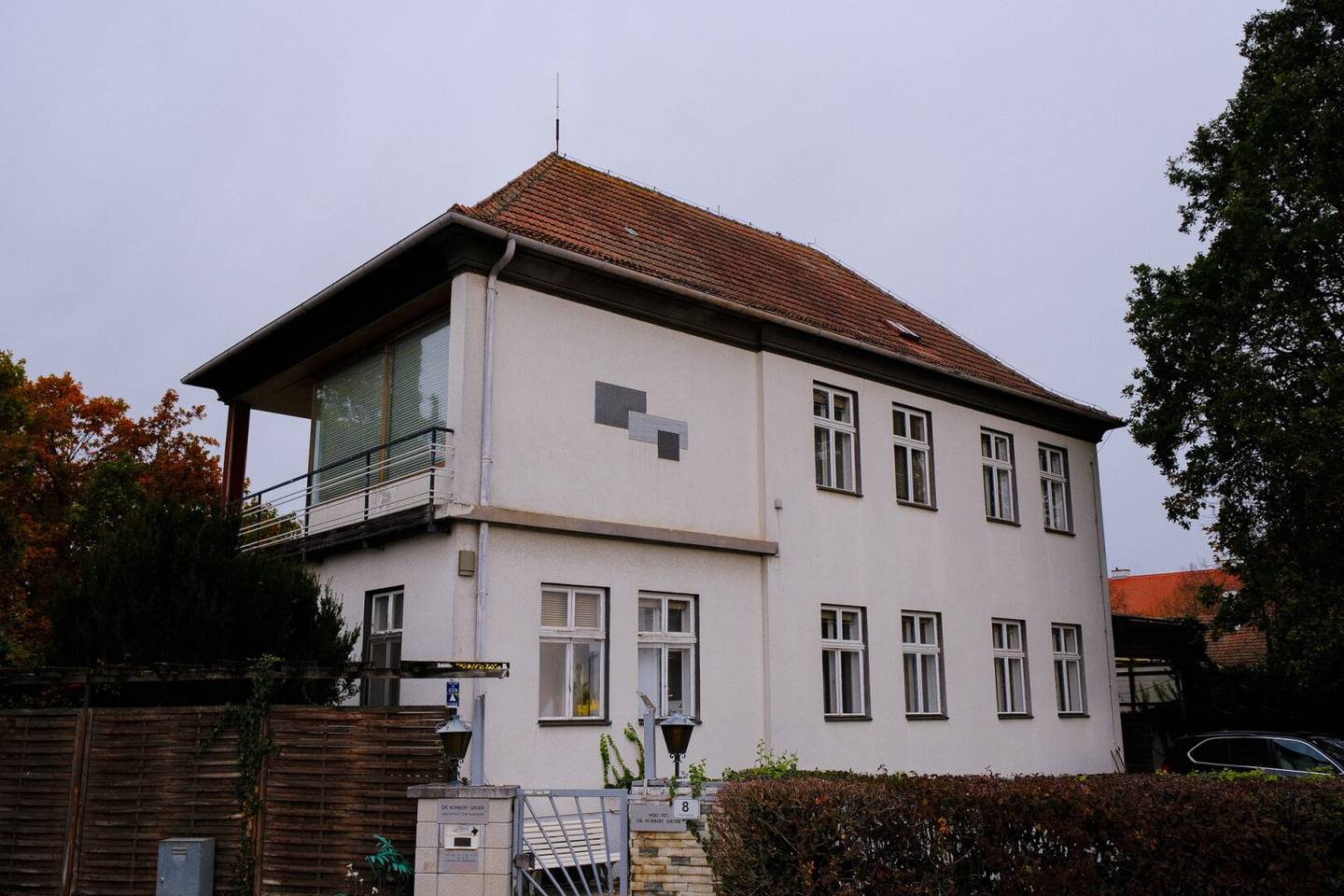 Exklusives Parkgrundstück 2734m2 mit Villa, Pool, Ateliergebäude &amp; zwei Zufahrten