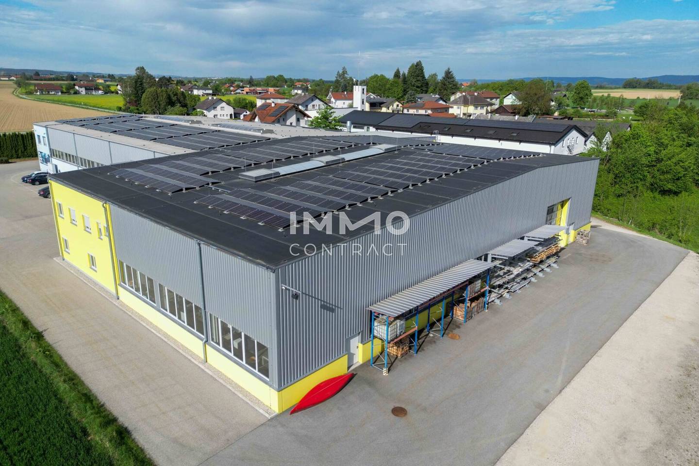 Ideal warehouse with top transport links