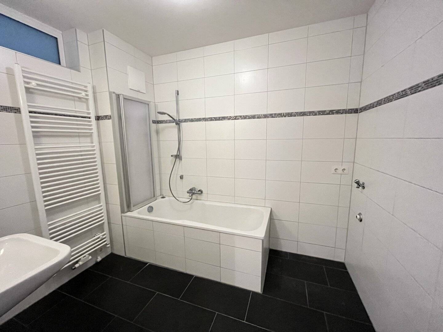 Gepflegte 2-Zimmerwohnung mit Garten, Terrasse &amp; Stellplatz