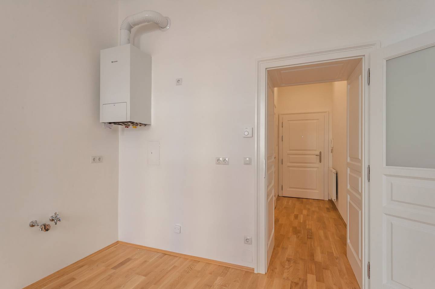 ++NEW++ Fully renovated 1-room small apartment in an up-and-coming location