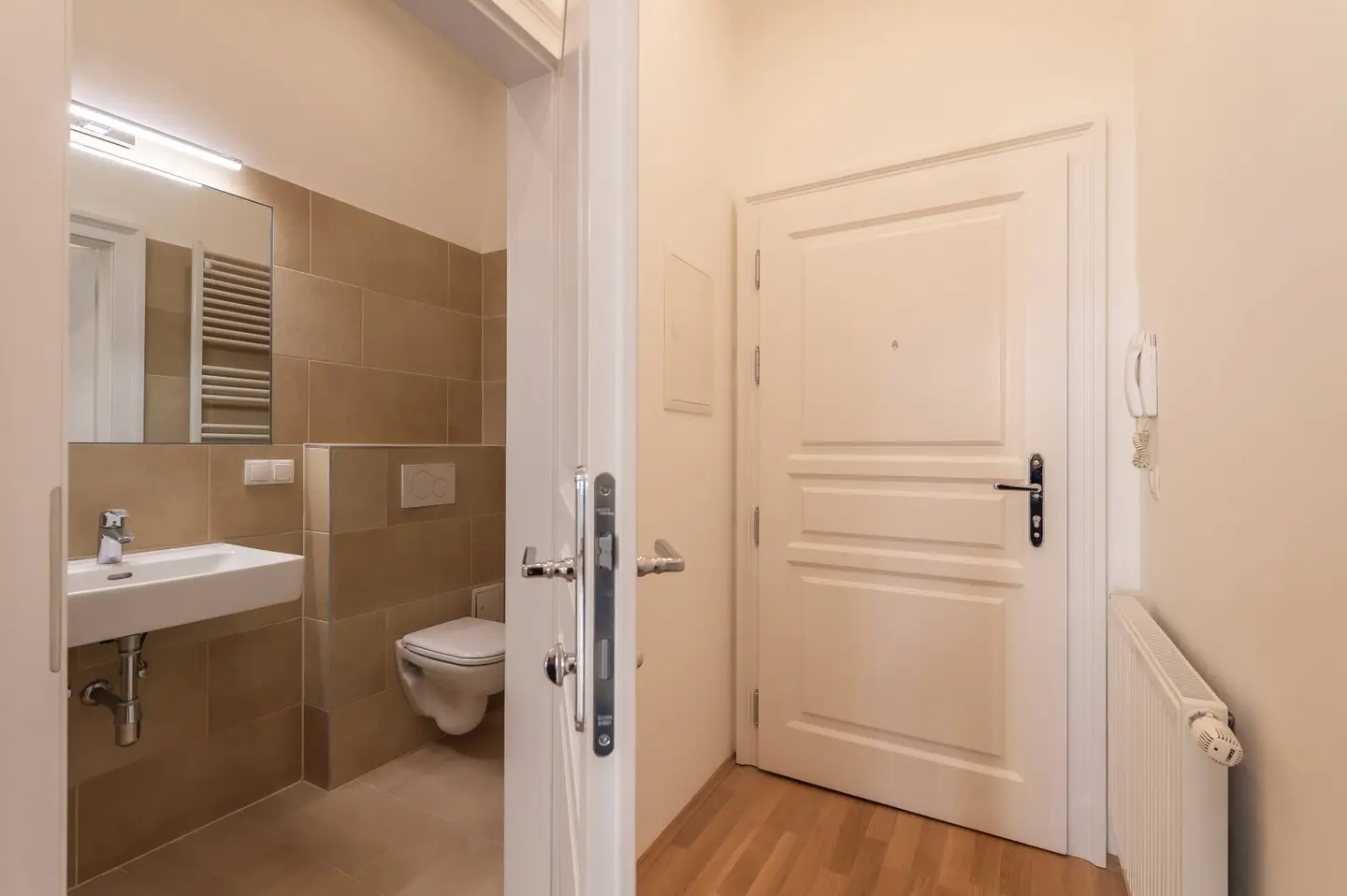 ++NEW++ Fully renovated 1-room small apartment in an up-and-coming location