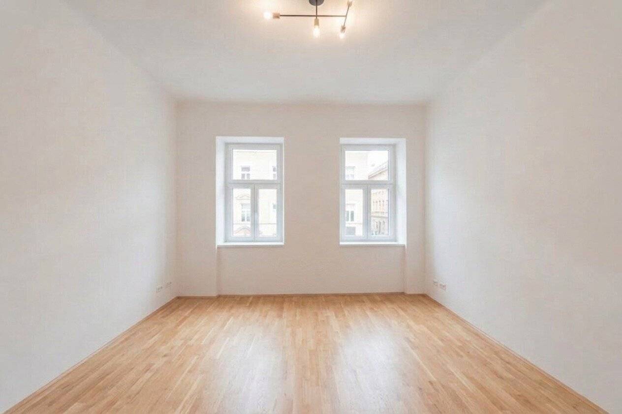 New Fully Renovated 1-Room Small Apartment in an Up-and-Coming Location
