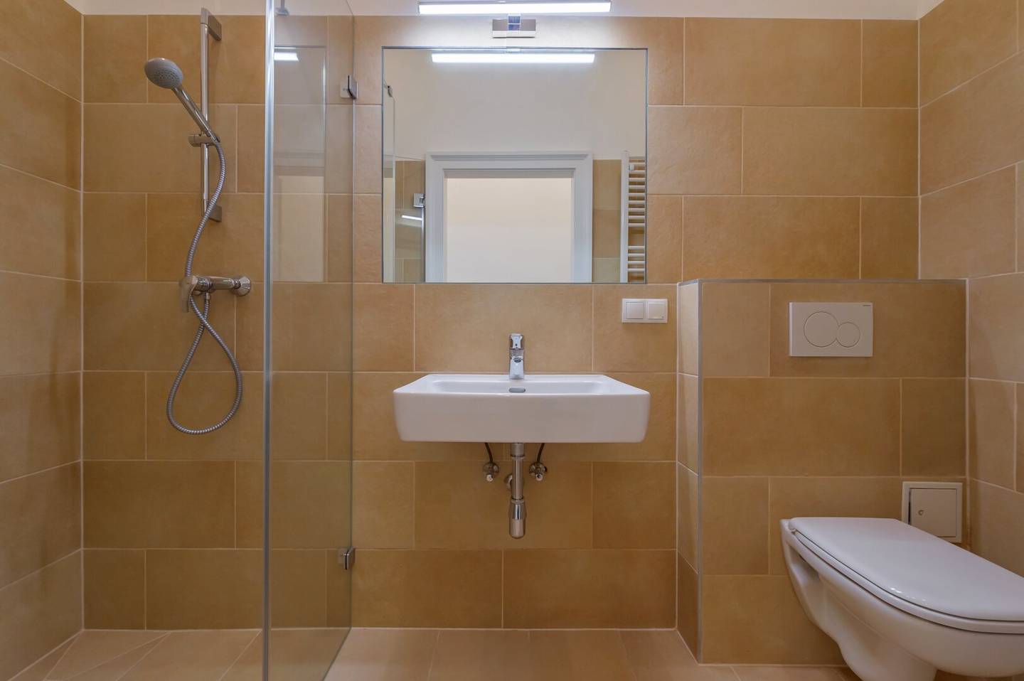 ++NEW++ Fully renovated 1-room small apartment in an up-and-coming location