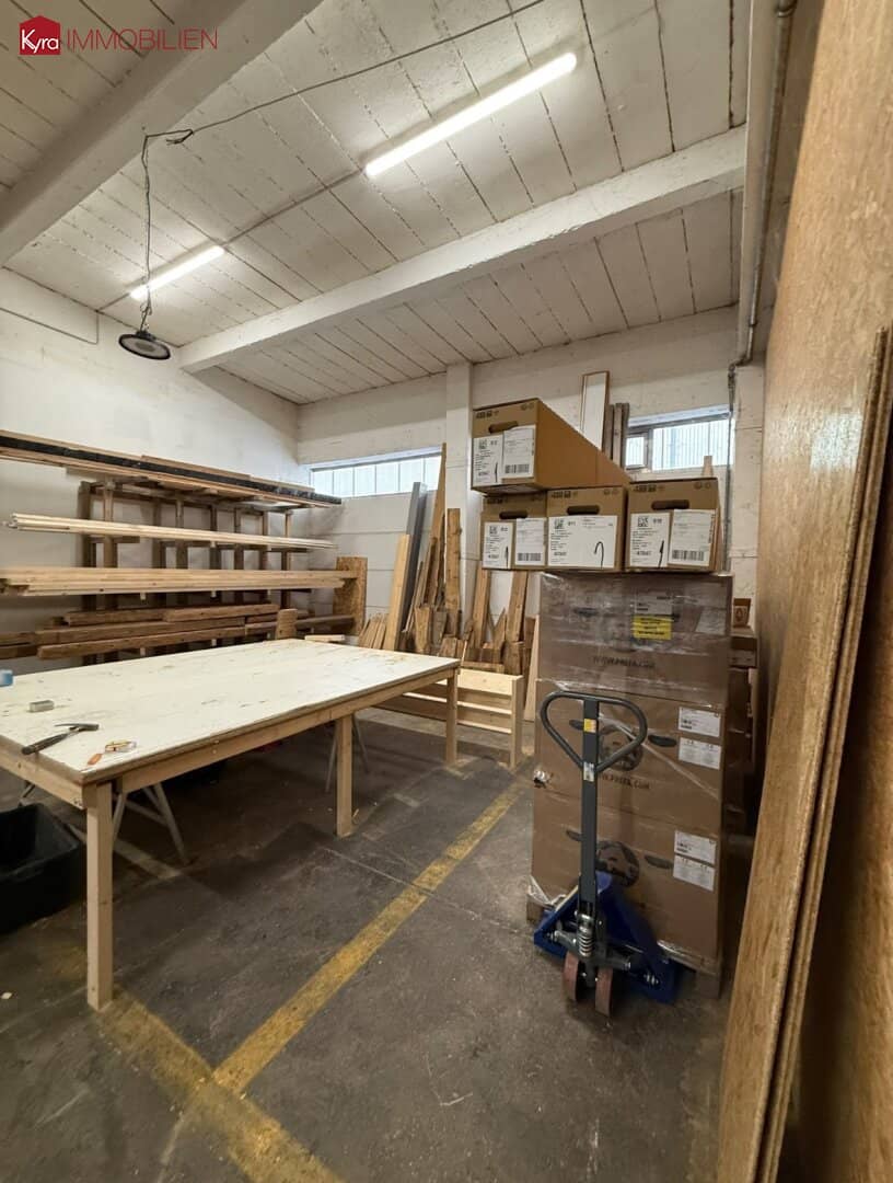 Commercial hall 235 m² in 2242 Prottes – Prime location