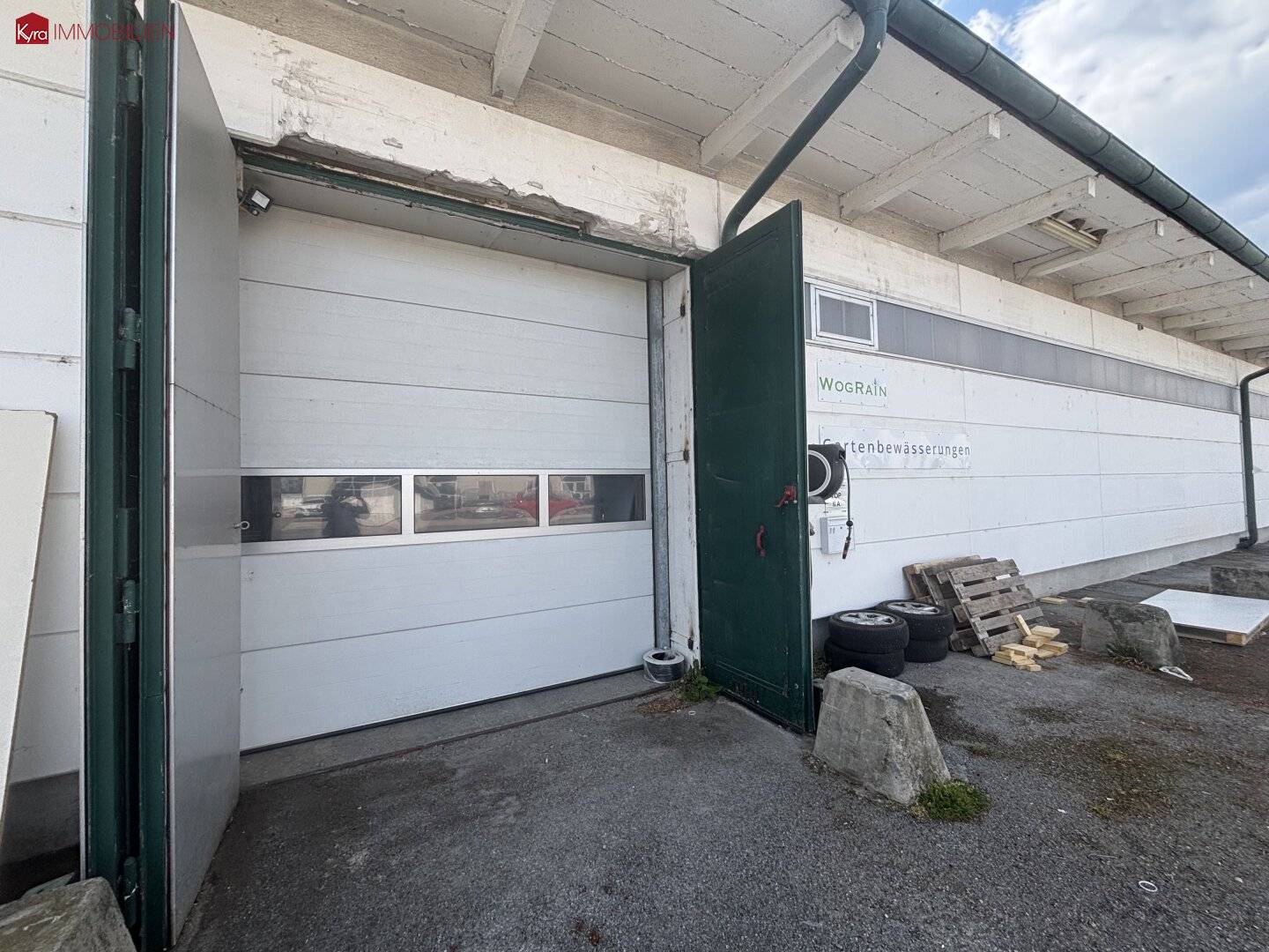 Commercial hall 235 m² in 2242 Prottes – Prime location
