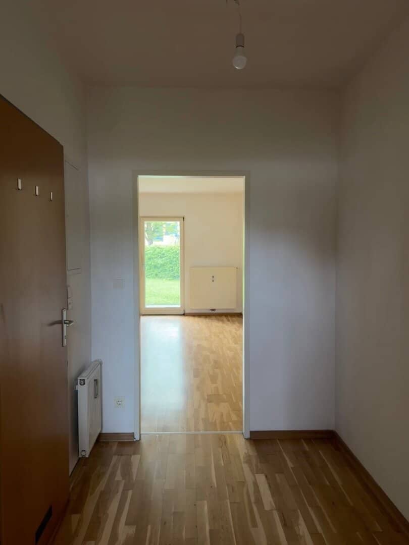 Mietwohnung im Erdgeschoss mit westseitiger Terrasse und Parkplatz, sofort verfügbar!
