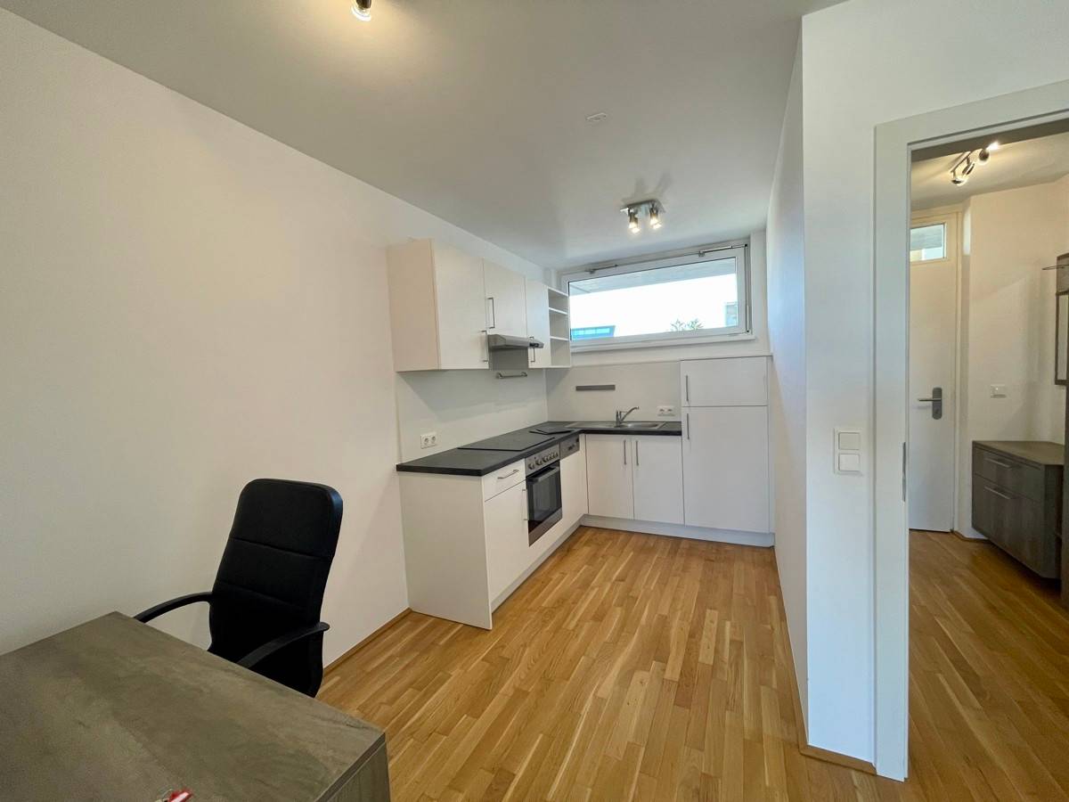 Neuwertige Wohnung mit großem Balkon und Tiefgarage
