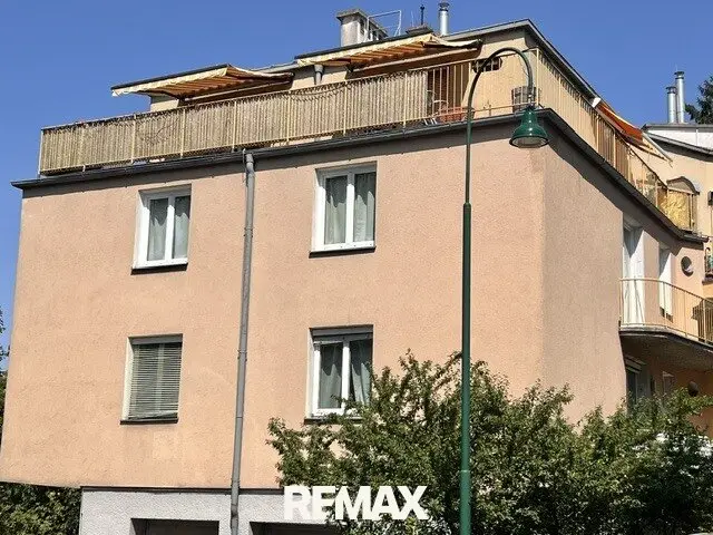 3- Zimmer Dachgeschoßwohnung mit großer Terrasse in 1130 Hietzing-auch Büronutzung!