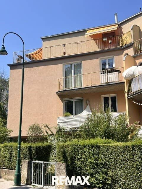 3-room attic apartment with large terrace in 1130 Hietzing also for office use