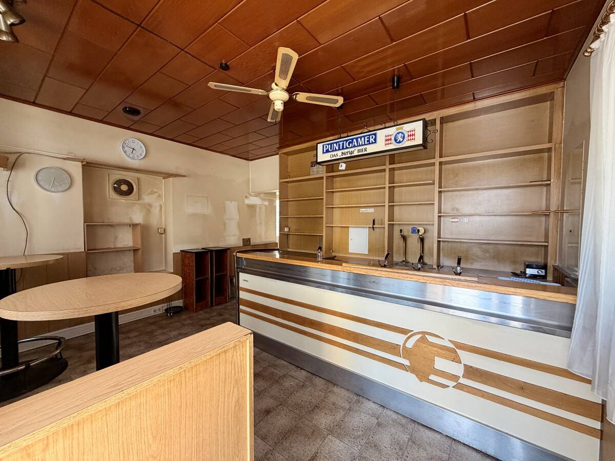 Urbanes Ladenlokal ideal für Café Wohnung
