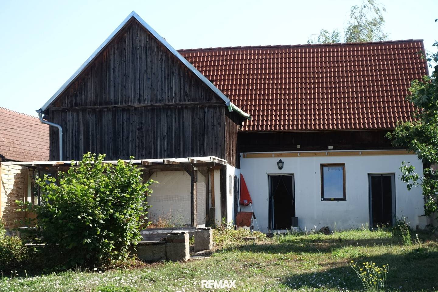 Vom Dornröschenschlaf zum Wohnjuwel – Burgenländischer Streckhof mit großem Potenzial
