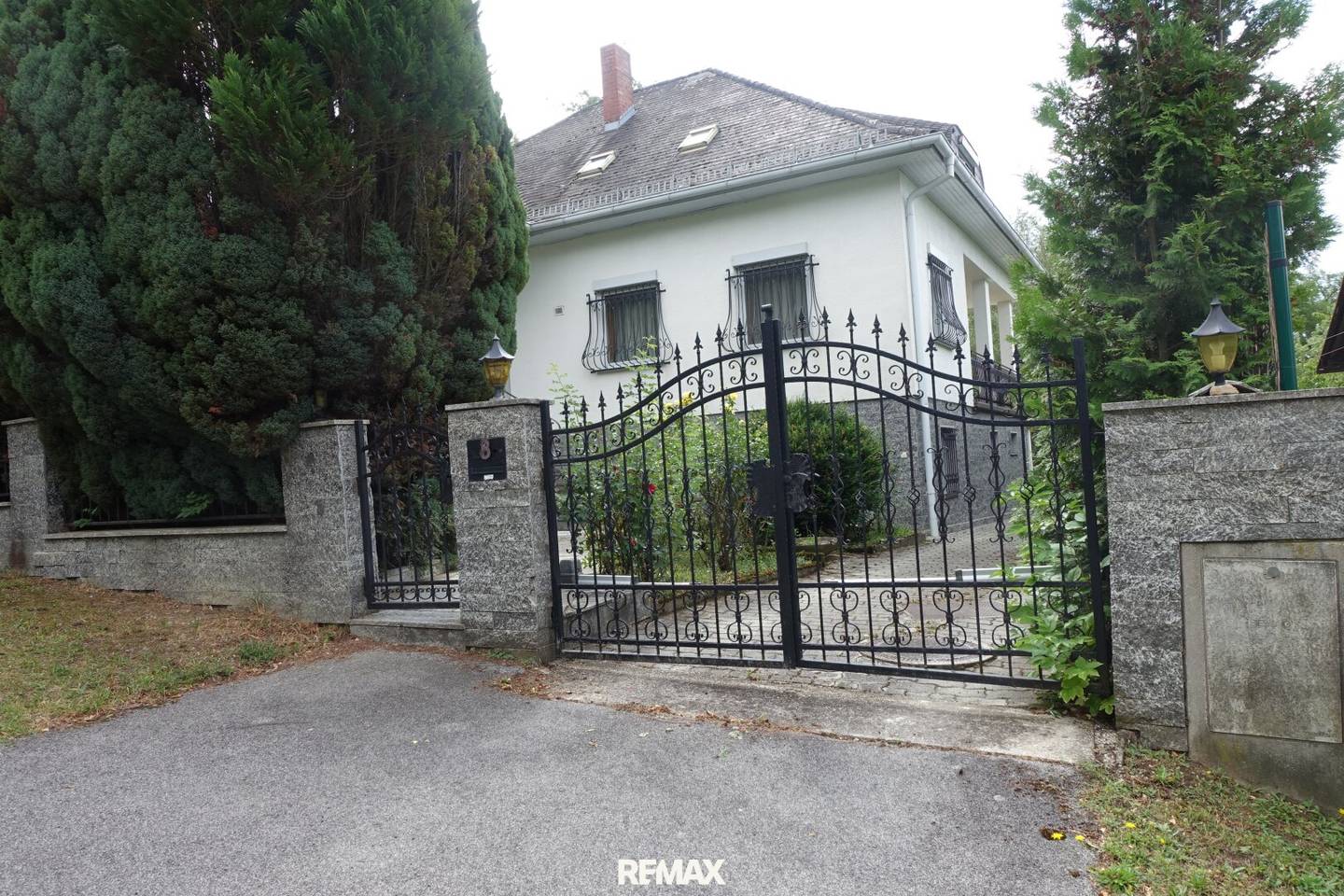 Großzügiges Einfamilienhaus in traumhafter Ruhelage am Waldrand