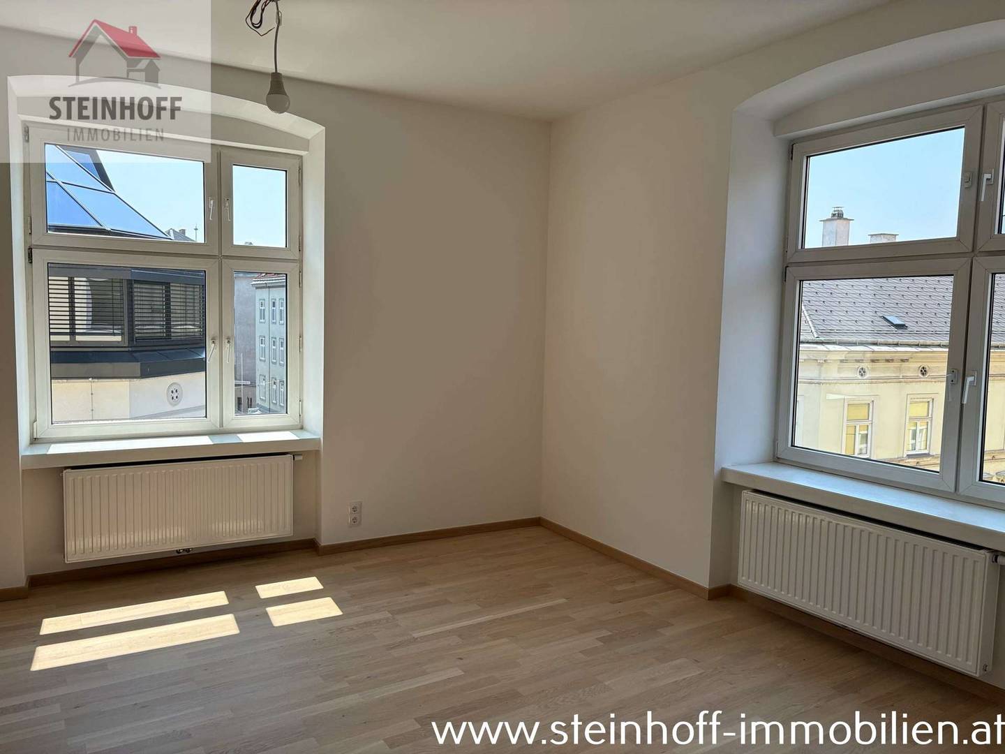 Bright freshly renovated Altbauwohnung with lift