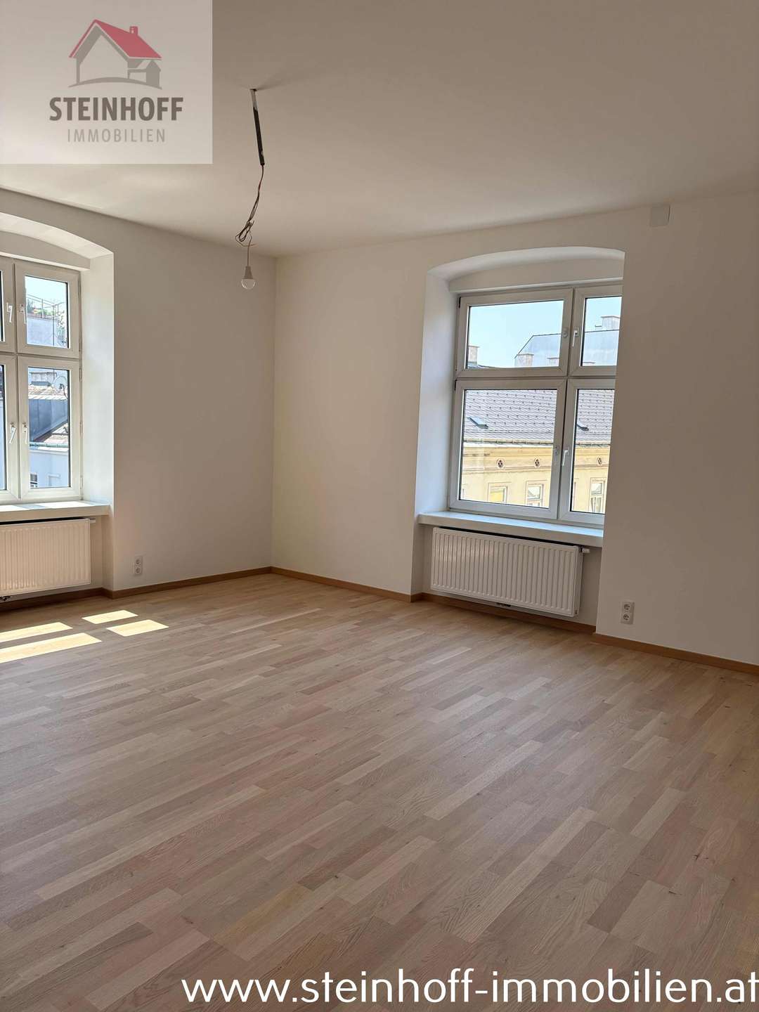 Bright freshly renovated Altbauwohnung with lift