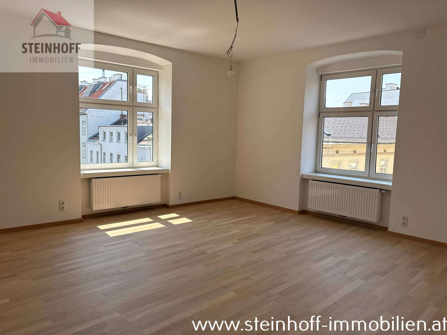 Bright freshly renovated Altbauwohnung with lift