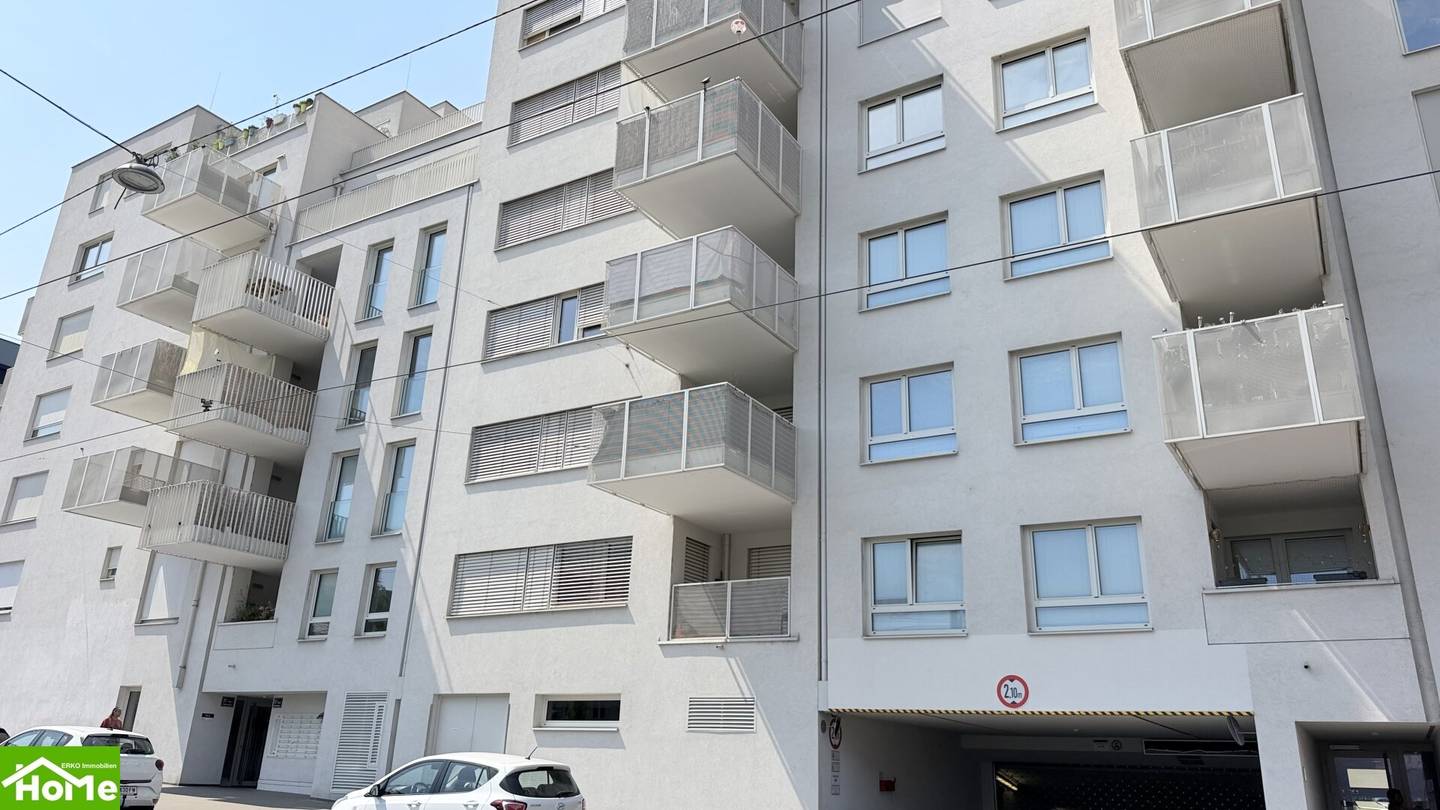 Modern new build in central residential location with balcony