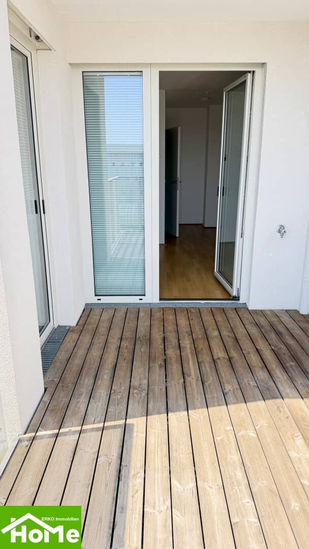 Modern new build in central residential location with balcony