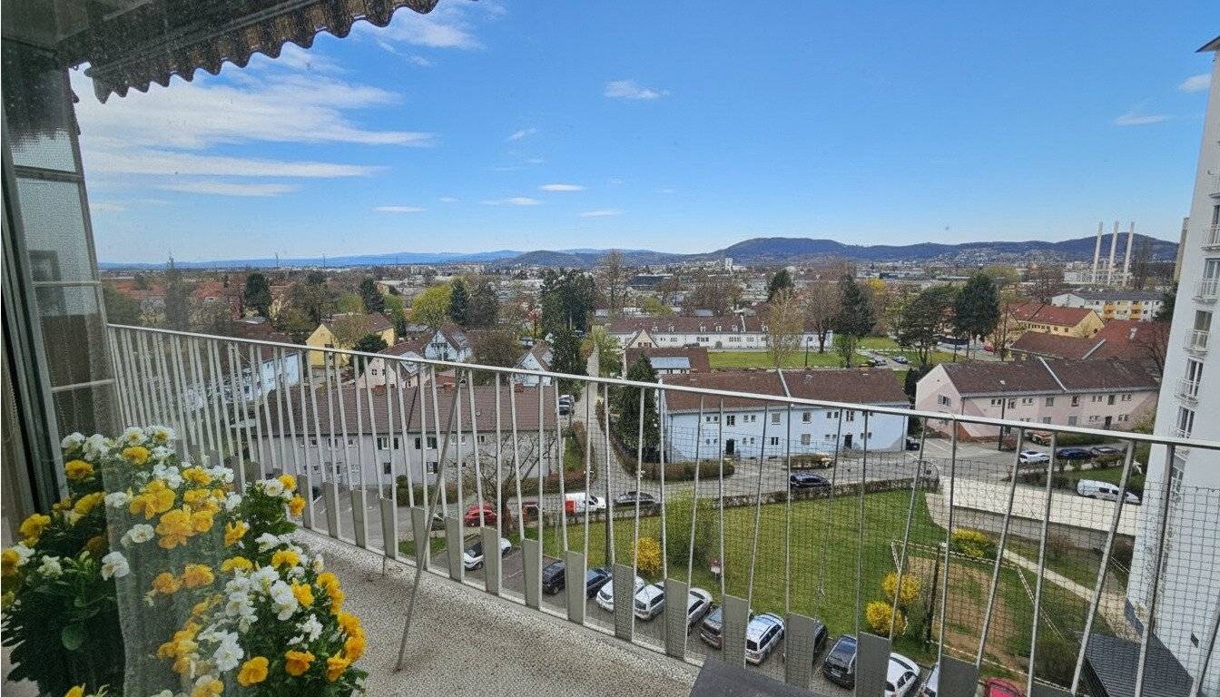 Spacious sunny cozy 3-room apartment with distant view, 2 balconies, near Mur cycle path and center