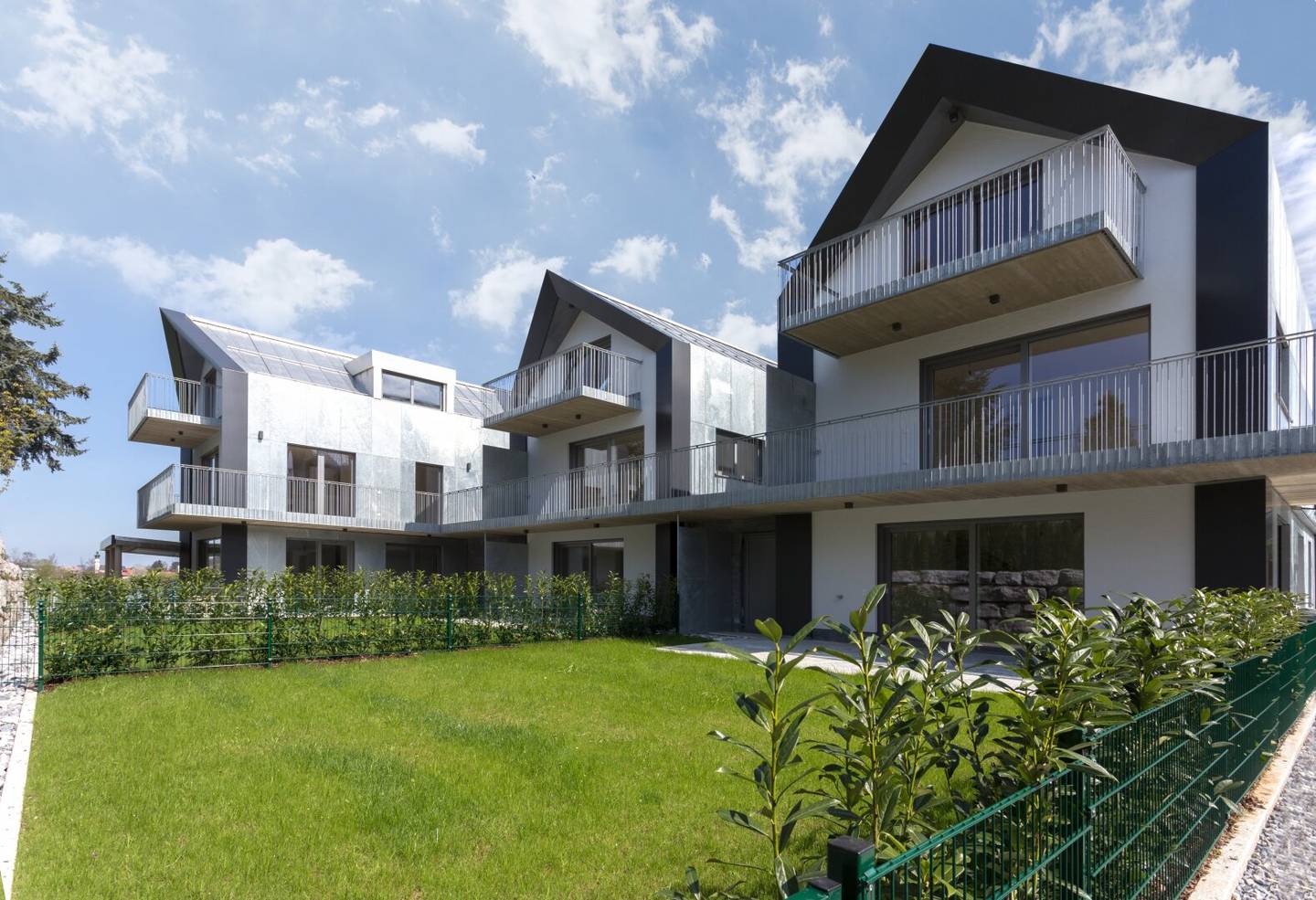 Modernes Eckreihenhaus am Ortsrand