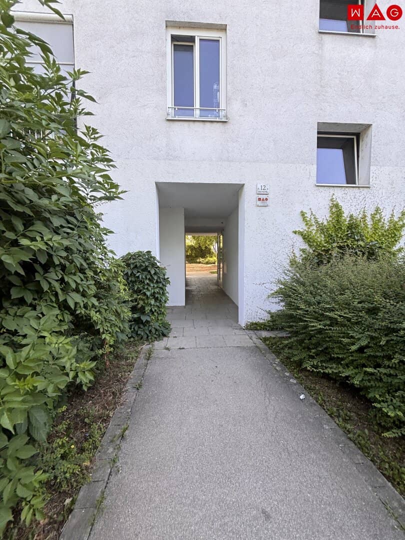 Family-friendly 3.5-room apartment with separate kitchen, dining veranda and small balcony in Linz/Ebelsberg Move-in from 01.09.2026