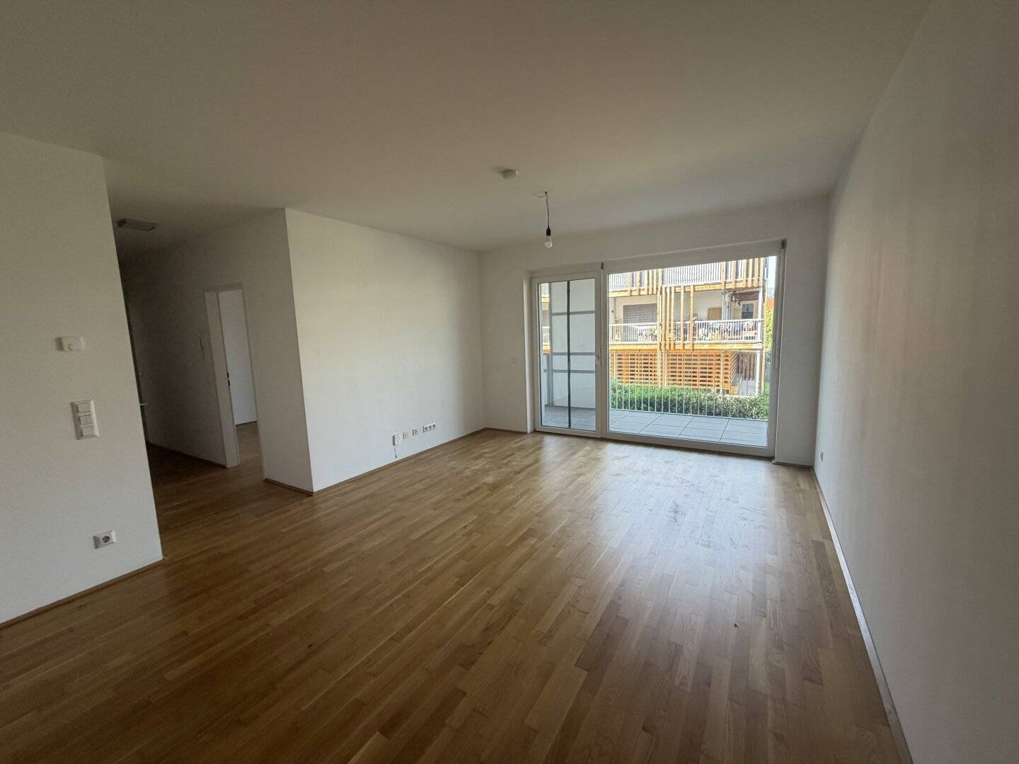 Neuwertige 3  Zimmer Genossenschaftswohnung  mit sehr großem Westbakon! 2 Monate mietfrei!