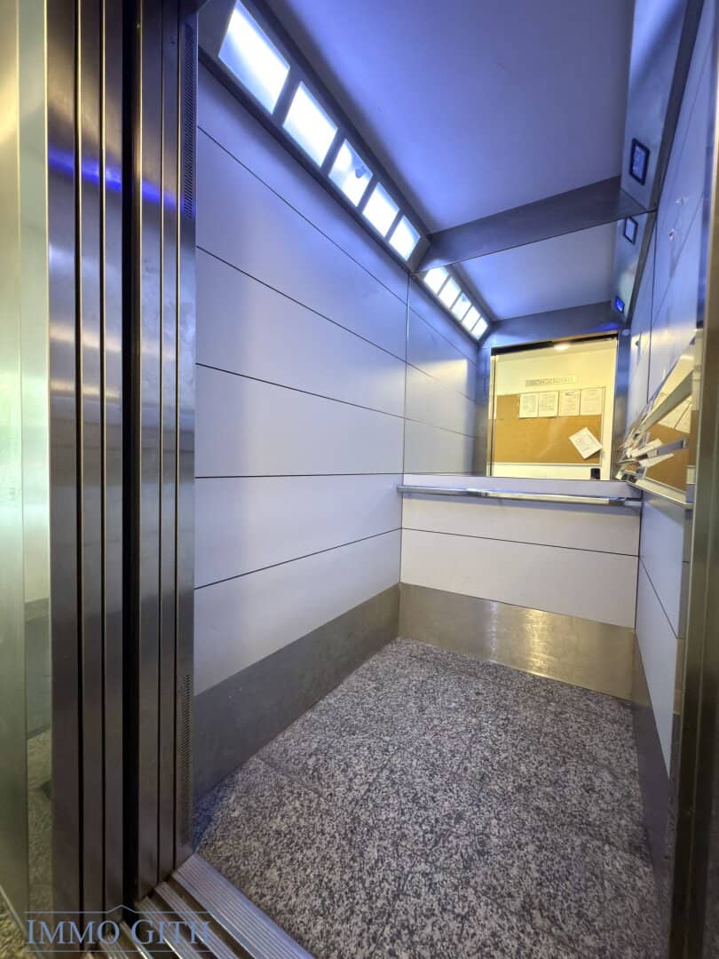 HELLE, NEUWERTIGE 2-ZIMMER-MIETWOHNUNG NAHE U4 MARGARETENGÜRTEL UND STRASSENBAHN 6/18 – MIT VOLLAUSGESTATTETER KÜCHE, KELLERABTEIL + GARAGENPLATZ ZUMIETBAR!