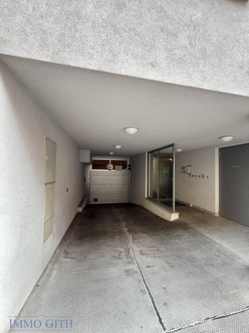 HELLE, NEUWERTIGE 2-ZIMMER-MIETWOHNUNG NAHE U4 MARGARETENGÜRTEL UND STRASSENBAHN 6/18 – MIT VOLLAUSGESTATTETER KÜCHE, KELLERABTEIL + GARAGENPLATZ ZUMIETBAR!