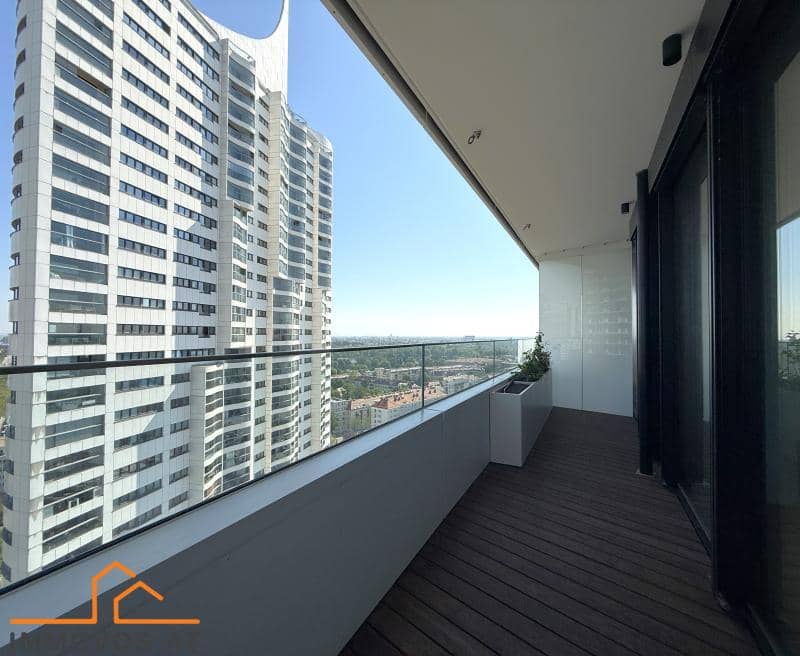 Bright apartment with panoramic view and balcony