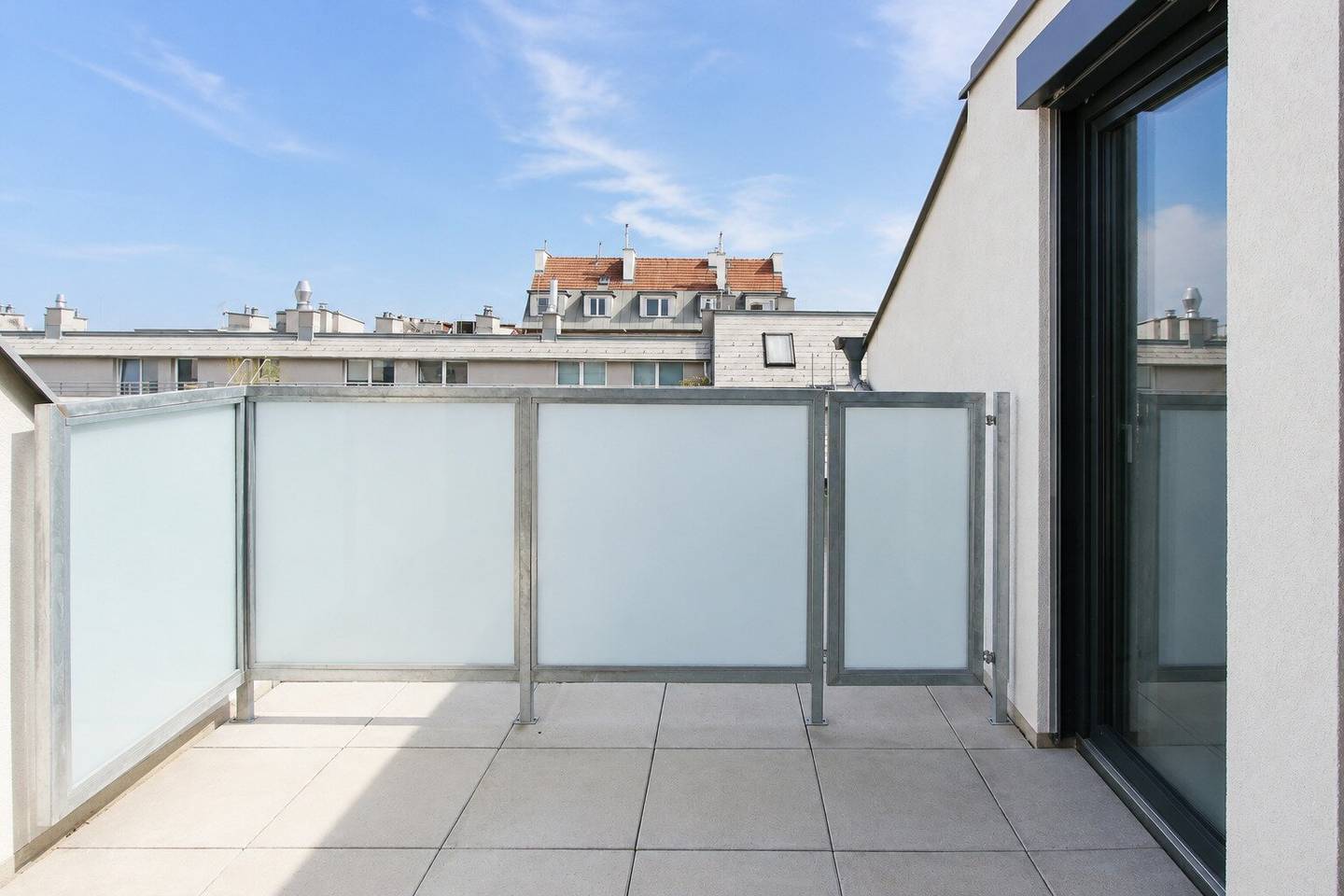 Traumhafte DG-Wohnung mit Terrasse - für Anleger oder Eigennutzer