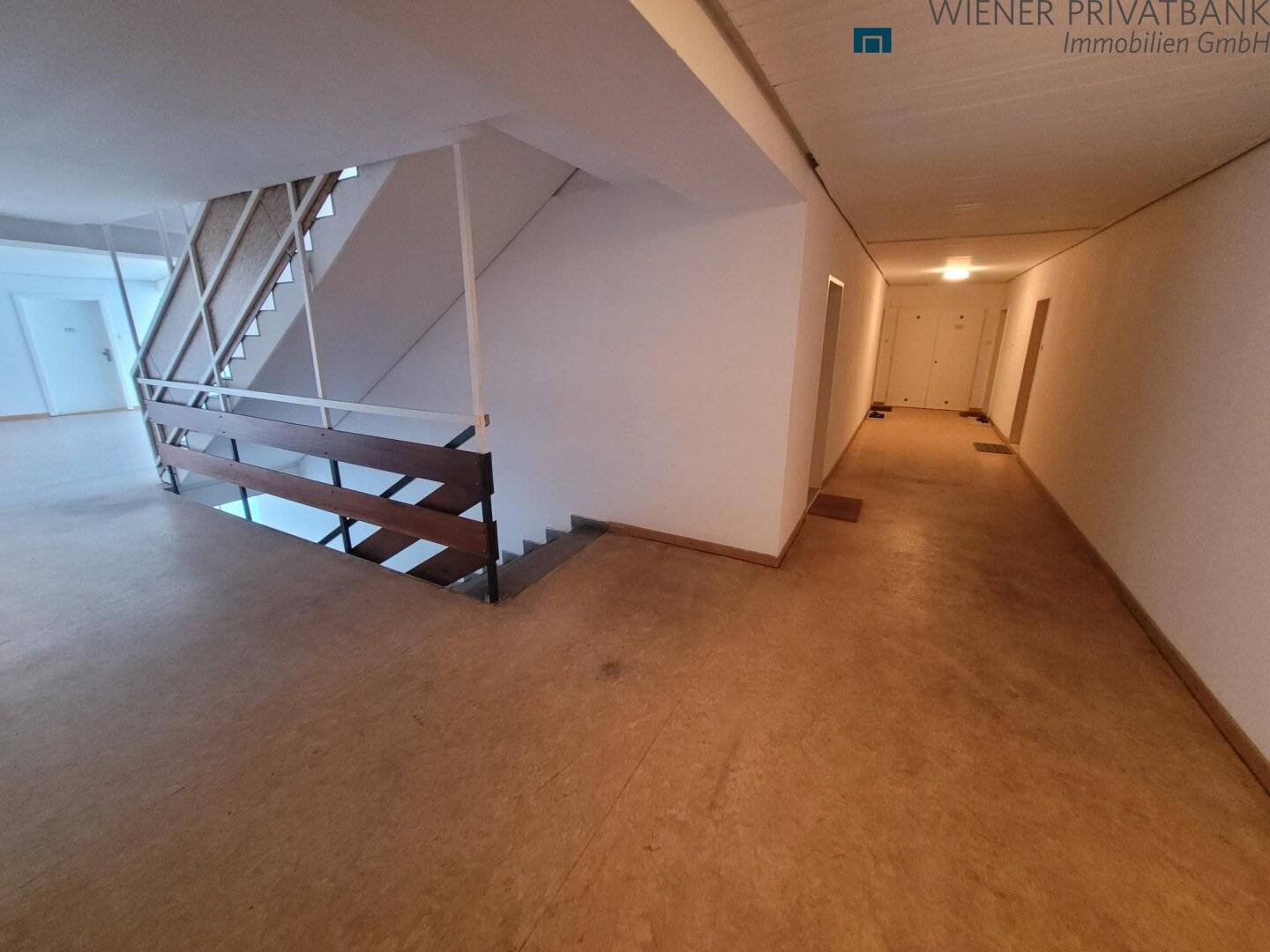 3-room apartment with loggia (6th floor) in immediate subway proximity