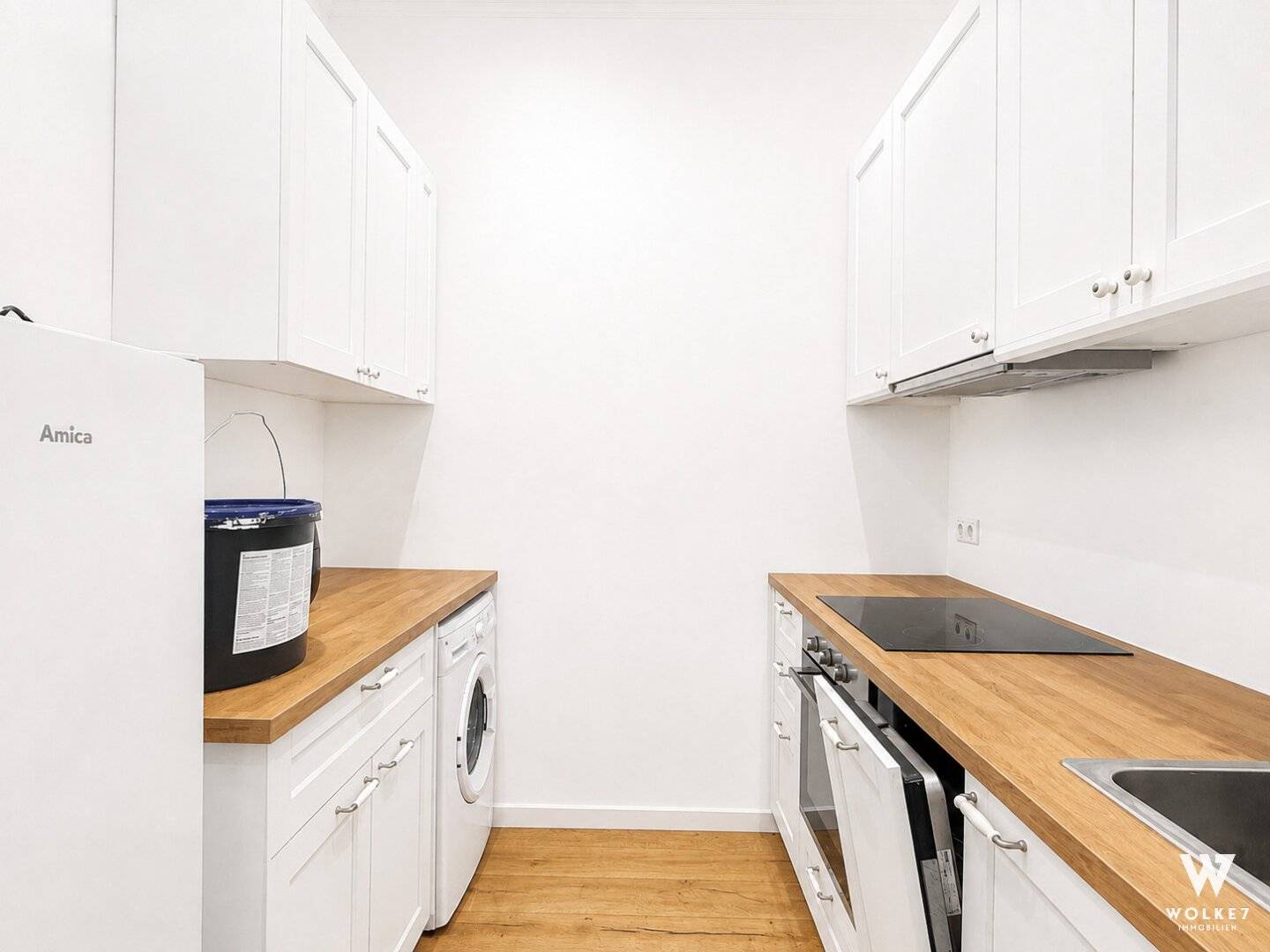Move-in ready historic building first occupancy after complete renovation – Modern 1-room apartment with underfloor heating and lift in 1100 Vienna