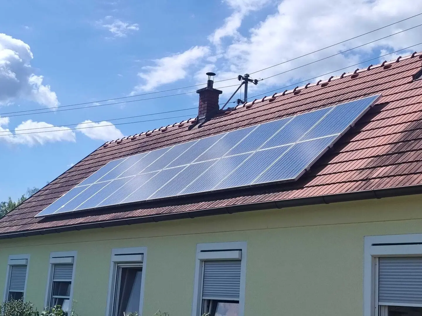 Move in and feel at home – well maintained detached house with photovoltaic system, idyllic courtyard and large outbuilding