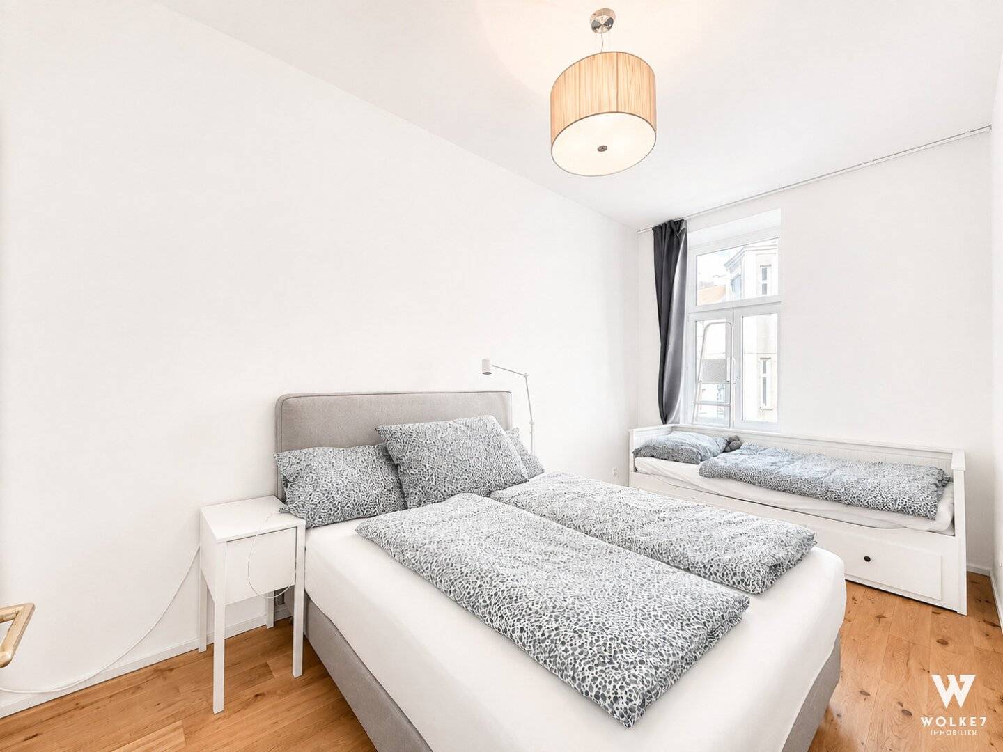 Stylish old building apartment with high-quality fittings and perfect transport connections – 2 rooms in 1150 Wien
