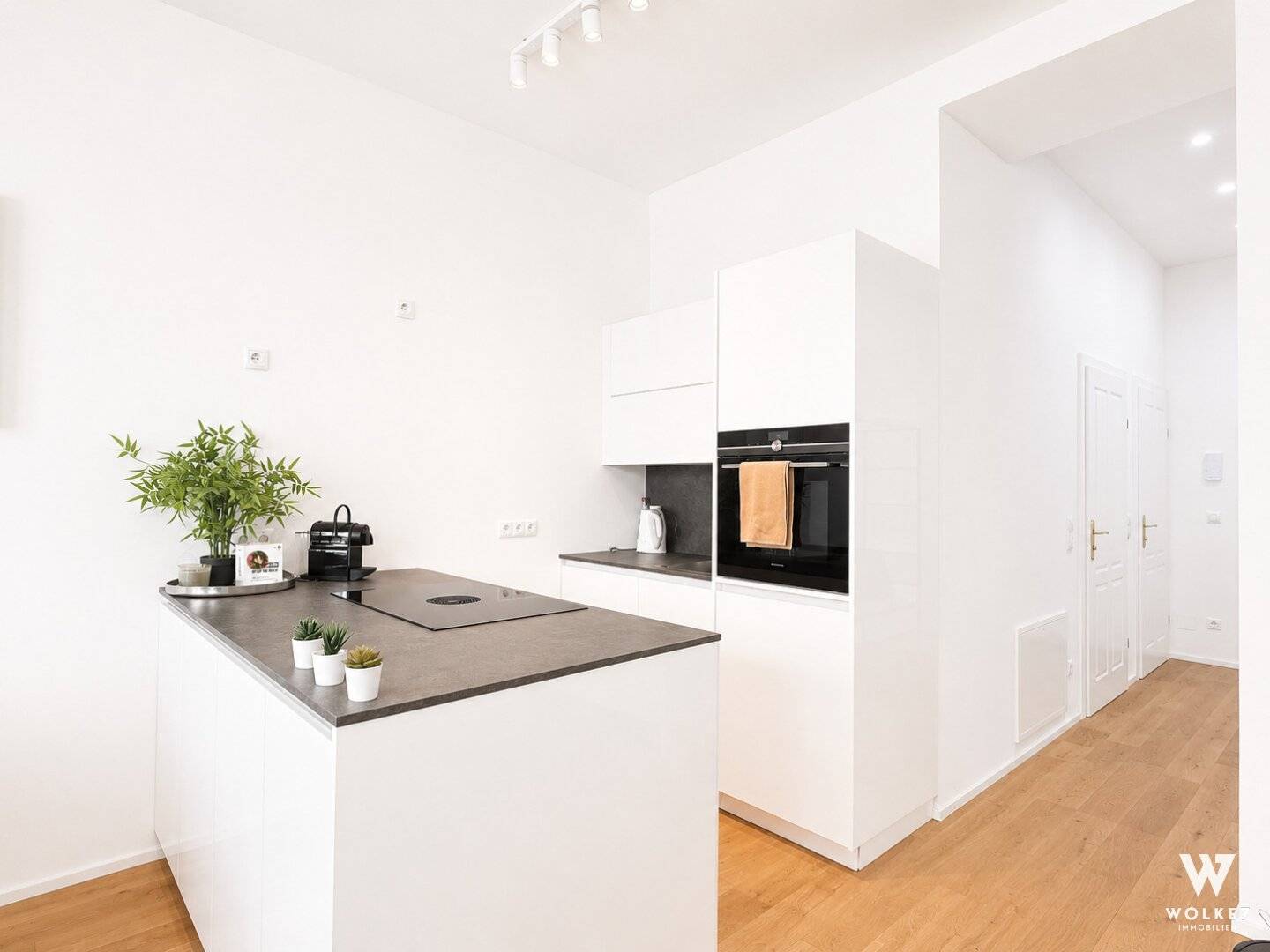 Stylish old building apartment with high-quality fittings and perfect transport connections – 2 rooms in 1150 Wien
