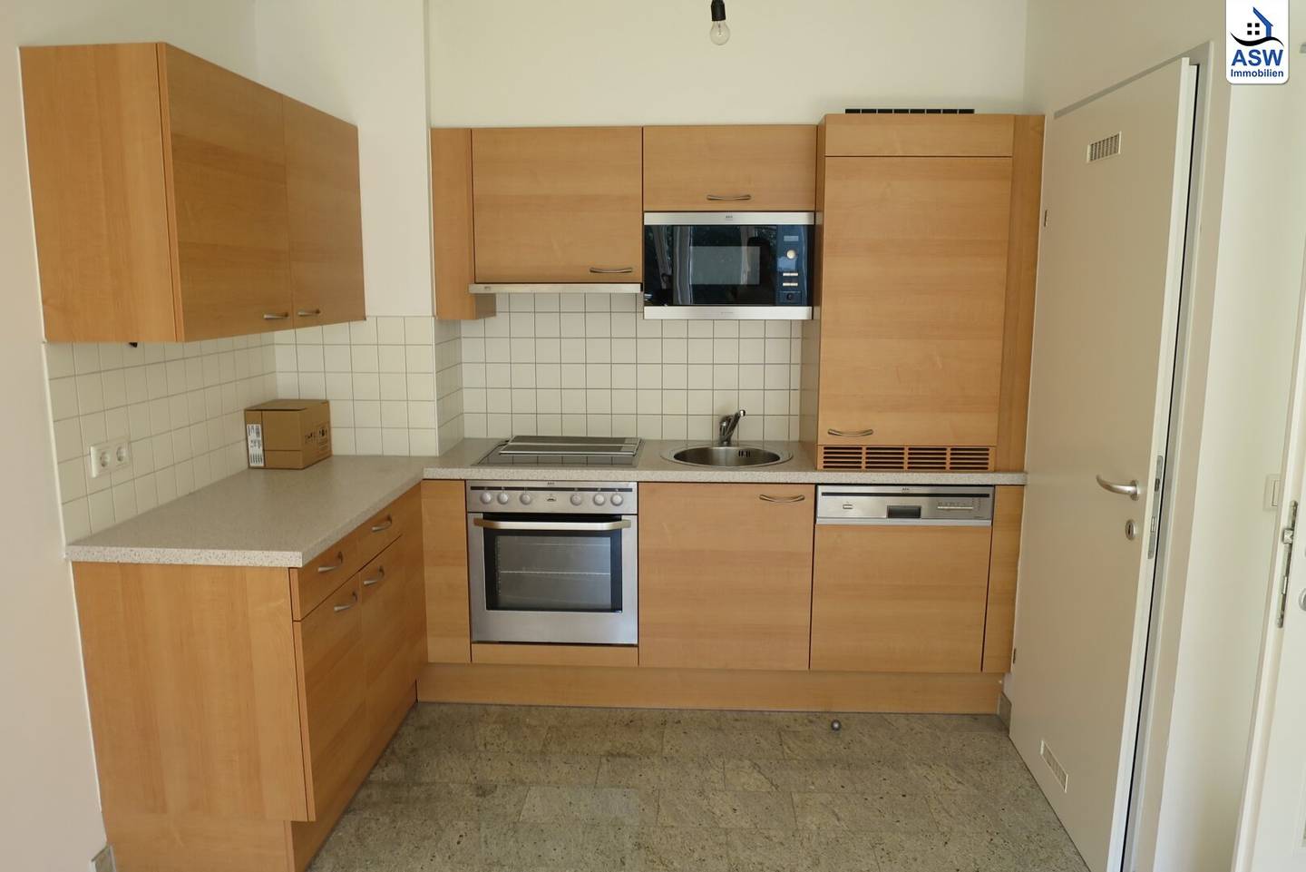 TOP location! - Beautiful 2-room apartment with balcony near Westbahnhof