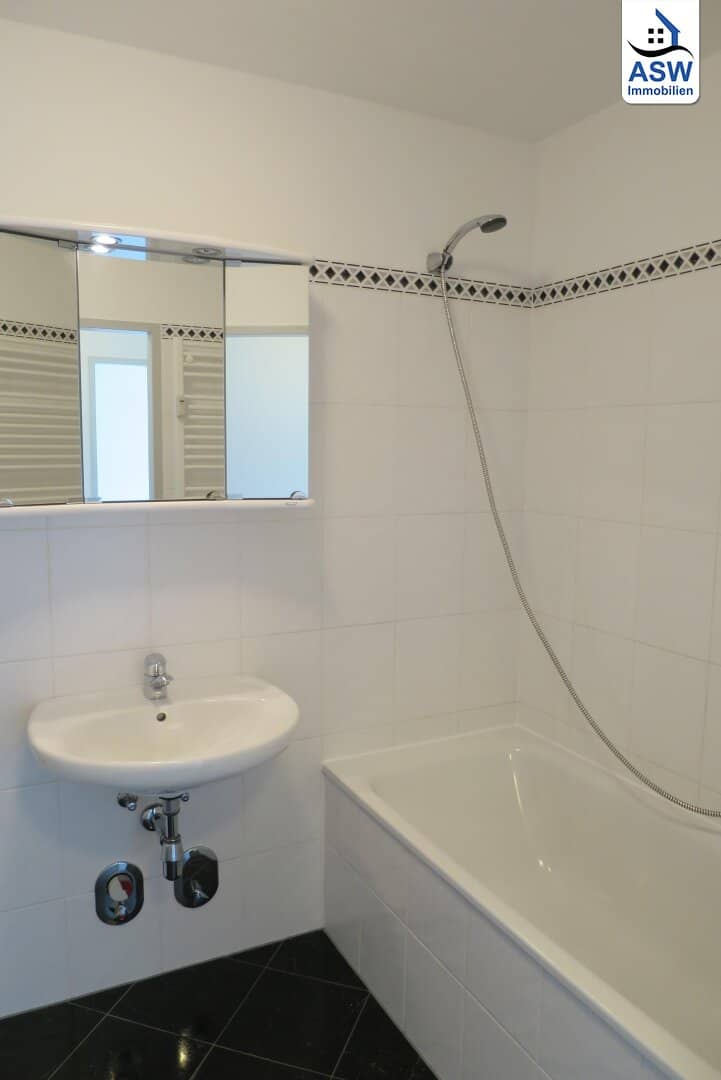 TOP location! - Beautiful 2-room apartment with balcony near Westbahnhof