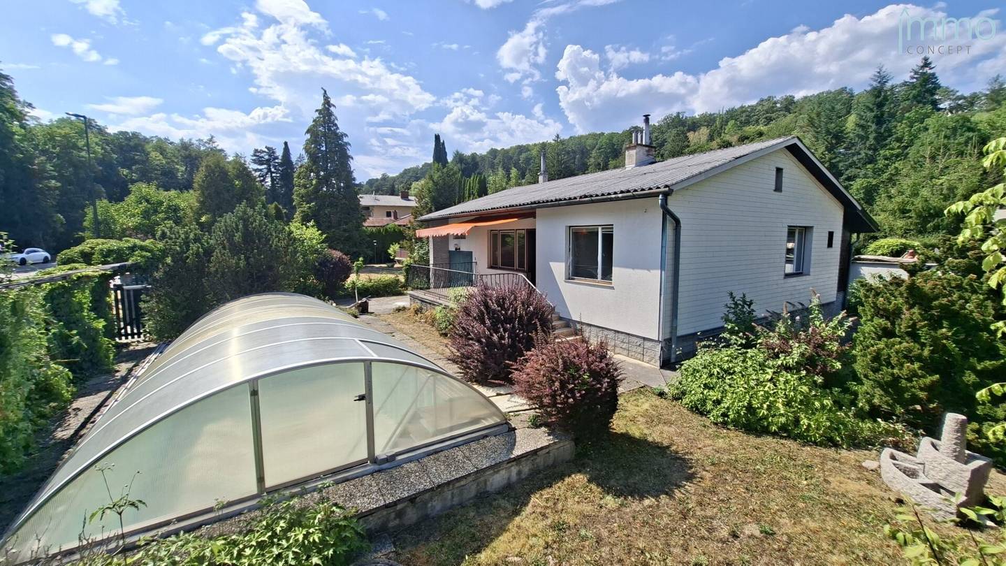 individually expandable 3-room Vienna Woods bungalow in level sunny location