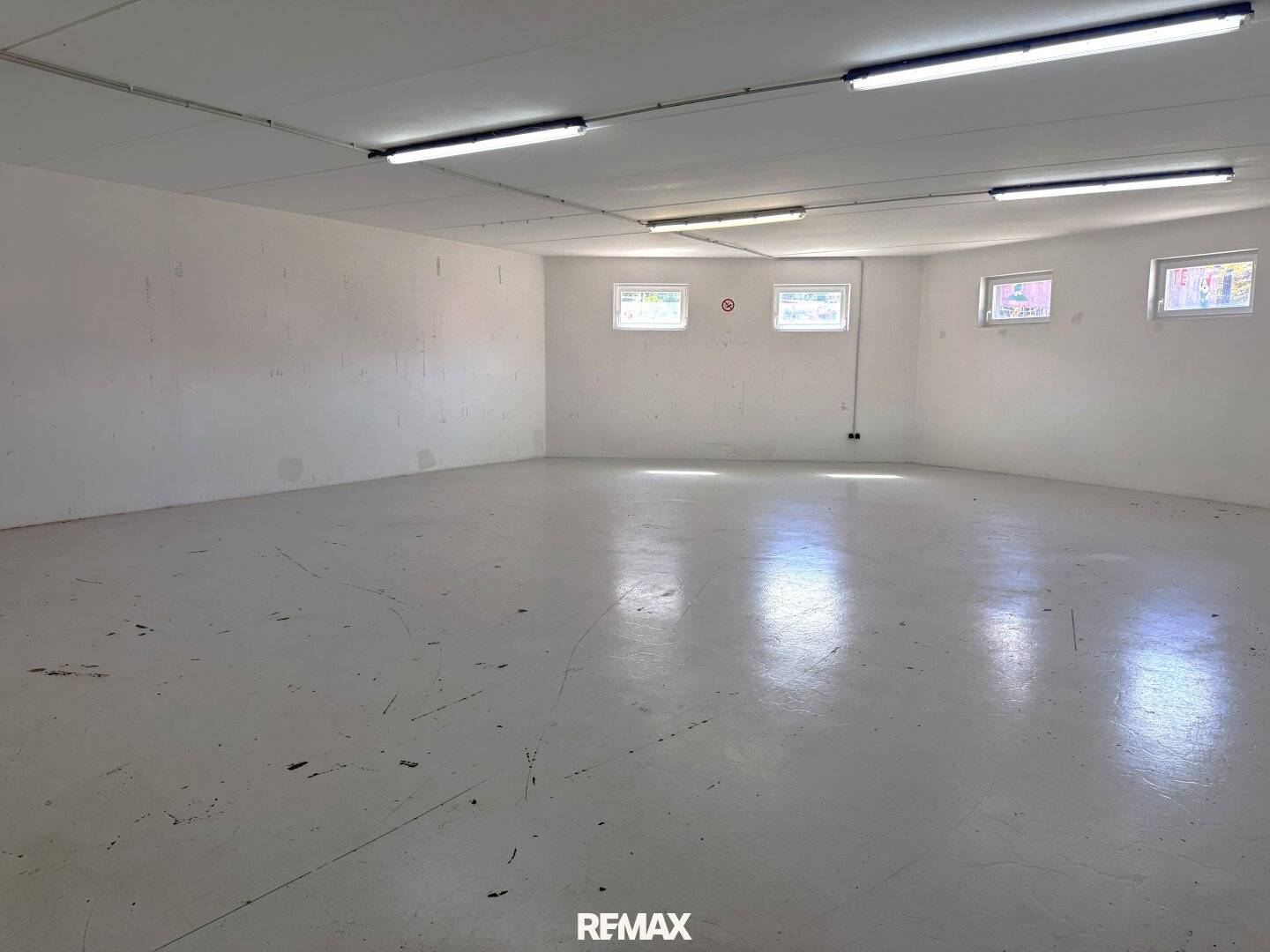 Practical storage spaces in established commercial area in Wolfsberg