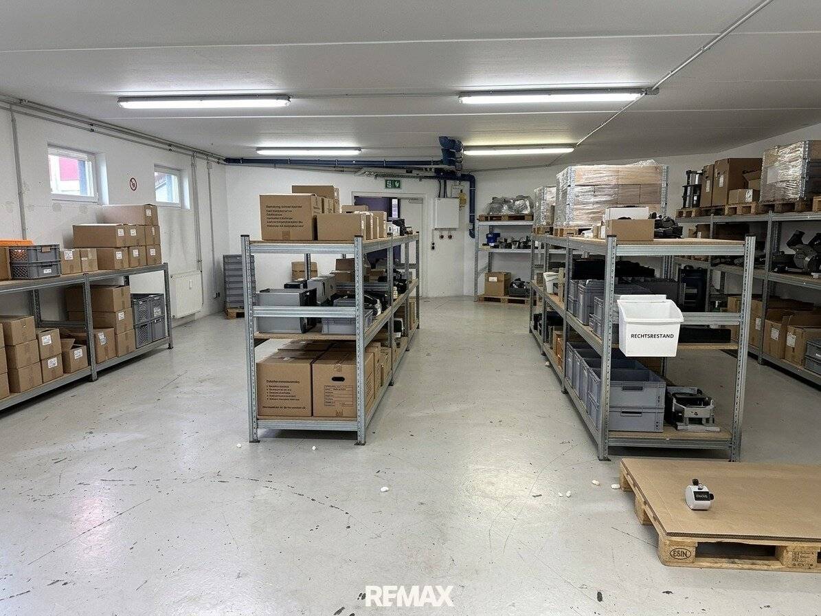 Practical storage spaces in established commercial area in Wolfsberg