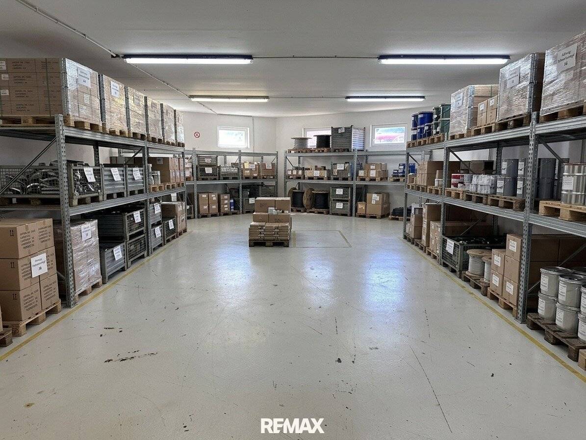 Practical storage spaces in established commercial area in Wolfsberg