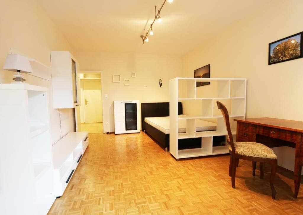 Charming balcony apartment in a quiet location – 1 room + separate kitchen – fixed-term rented until 2027 !