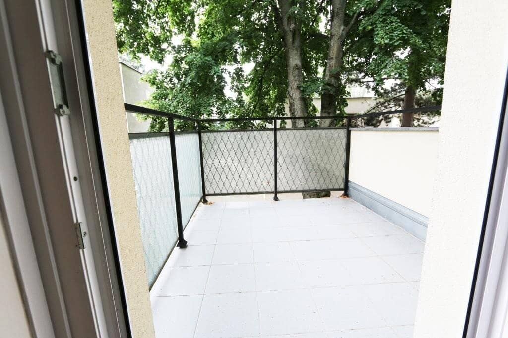 Charming balcony apartment in a quiet location – 1 room + separate kitchen – fixed-term rented until 2027 !