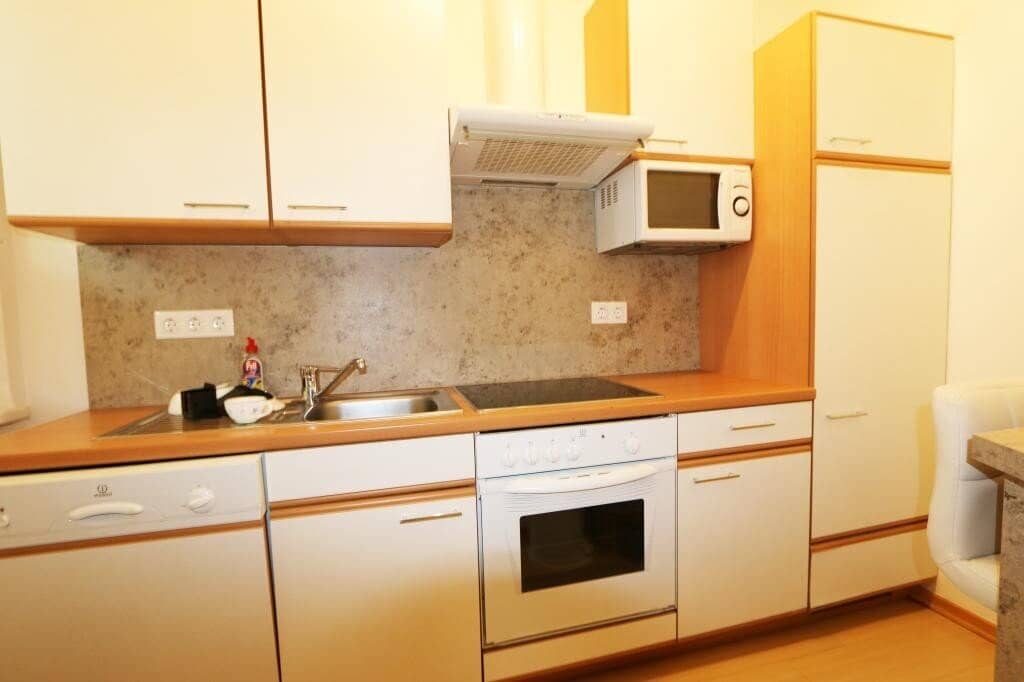 Charming balcony apartment in a quiet location – 1 room + separate kitchen – fixed-term rented until 2027 !