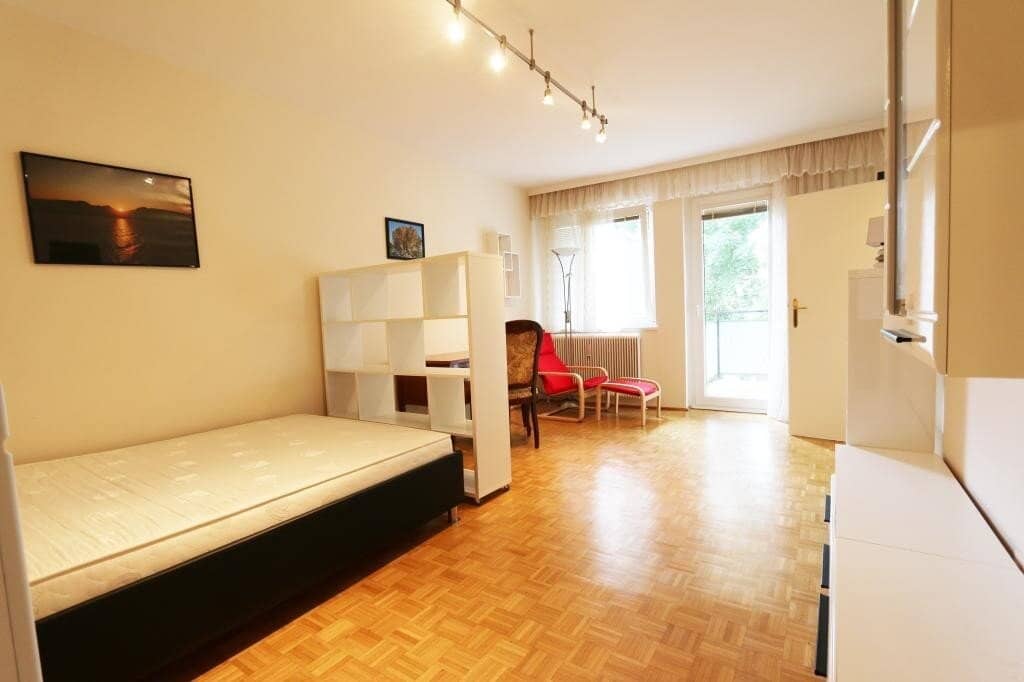 Charming balcony apartment in a quiet location – 1 room + separate kitchen – fixed-term rented until 2027 !