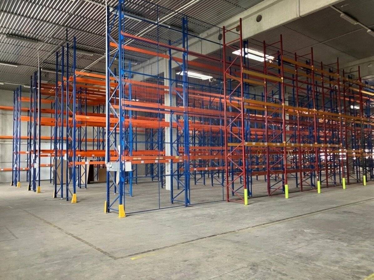 Centrally located hall with ramps and offices - IZ-NÖ Süd.